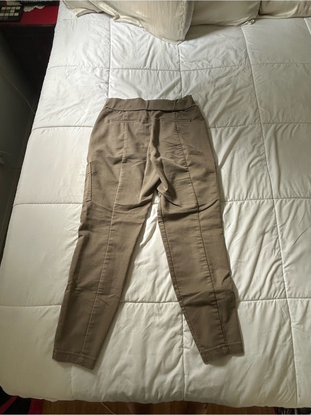 Women's Stretch Cargo Leggings in Taupe